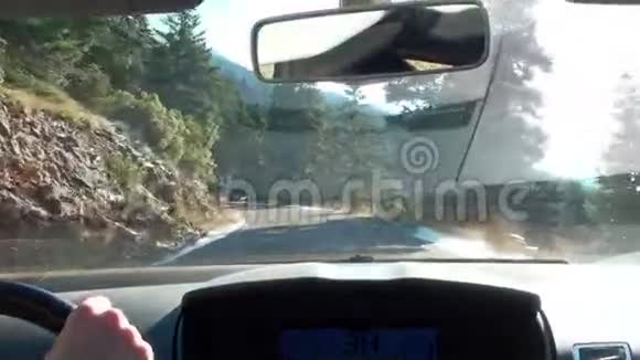 在山路上开车视频的预览图