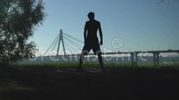 适合男人跑步前做热身运动视频的预览图