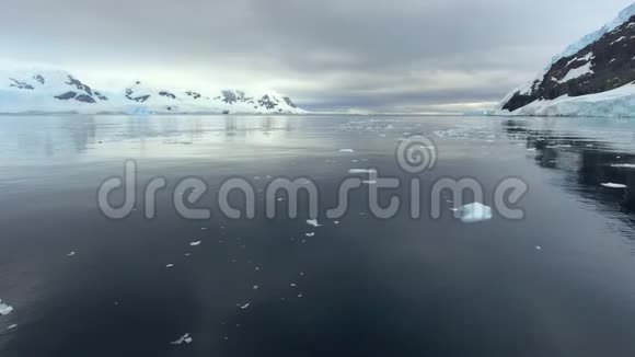 海湾浮冰美景安德列夫视频的预览图
