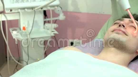 皮肤治疗与达森瓦尔装置视频的预览图