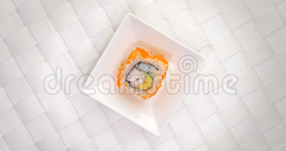 蟹味寿司卷小盘视频的预览图