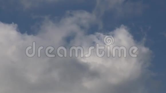 飘浮的云视频的预览图