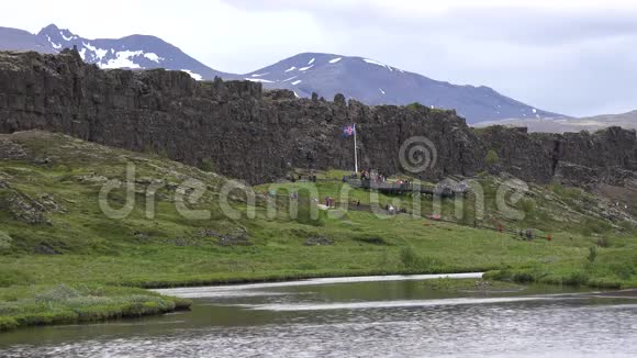 冰岛金圈公园4k的美丽湖泊绿峡湾草地田野石山山景观视频的预览图