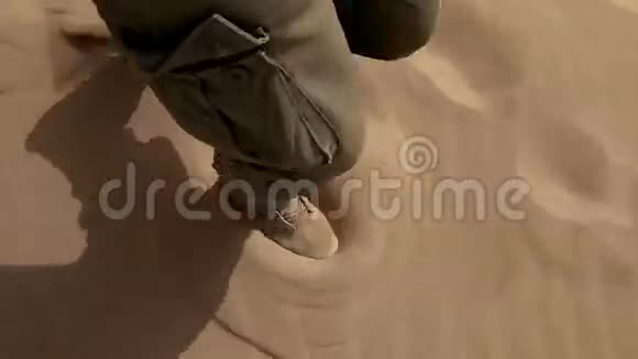沙漠军事巡逻队视频的预览图