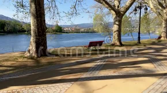 利马庞特河畔景视频的预览图