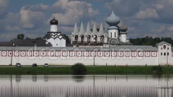 蒂克文修道院的穹顶观俄罗斯列宁格勒地区视频的预览图