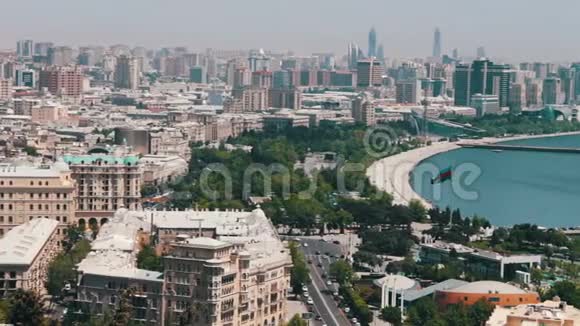 阿塞拜疆首都巴库里海堤岸全景视频的预览图