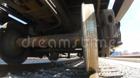 列车货车的夹式金属轮视频的预览图