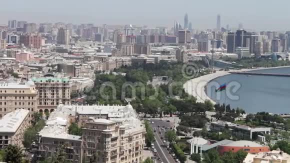 阿塞拜疆首都巴库里海堤岸全景视频的预览图