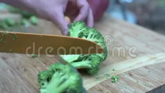 切碎蔬菜7个中的6个视频的预览图