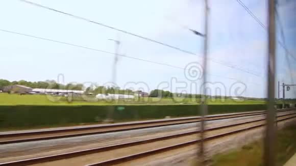铁路列车速度移动快轨道高速列车视频的预览图