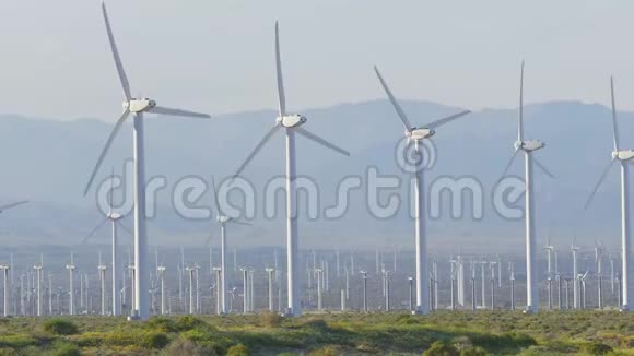 加州棕榈泉的风车视频的预览图
