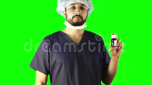 医生说药瓶里有药物视频的预览图