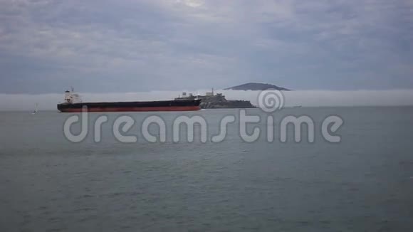 旧金山湾大型货船视频的预览图