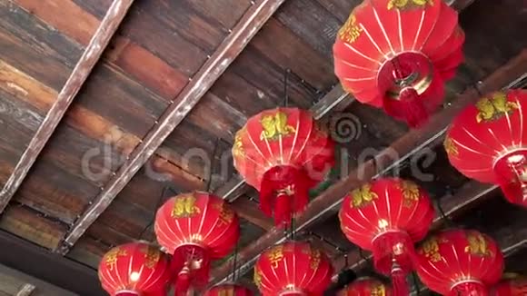 小木庙中的中国传统年宵视频的预览图