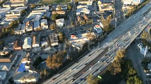 高速公路空中交通视频的预览图