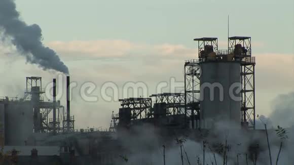 工业环境中的蒸汽和烟雾视频的预览图