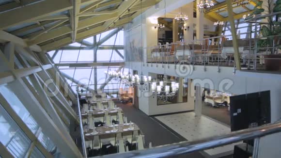 俄罗斯内桥高科技餐厅视频的预览图