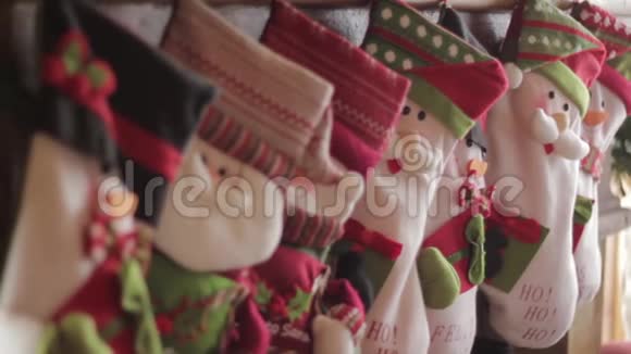 壁炉上的圣诞袜视频的预览图