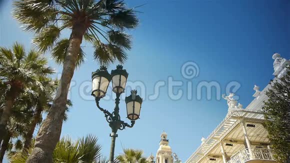 在摩纳哥挥舞棕榈树和赌场法国CoteDAzu视频的预览图