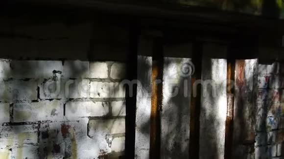 废弃的建筑结构家庭工厂仓库恐怖背景视频的预览图