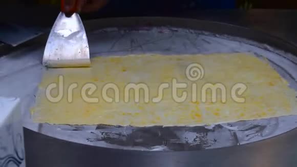 冰淇淋的制作过程视频的预览图