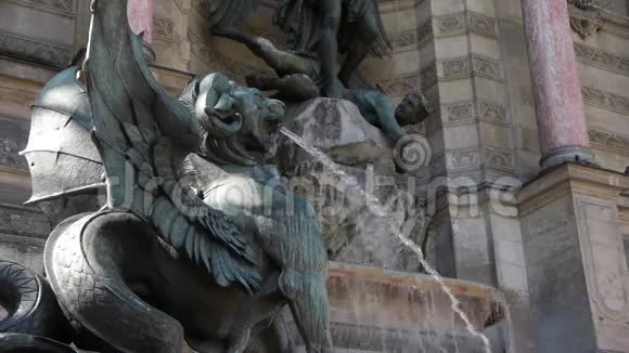 法国巴黎圣米歇尔喷泉和雕塑视频的预览图