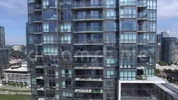 多伦多市中心4k空中令人惊叹的钢摩天大楼和塔楼视频的预览图