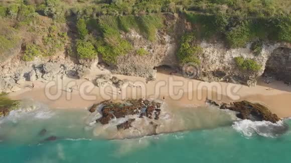 潘泰特加尔旺尼海滩巴厘岛印度尼西亚空中观景视频的预览图