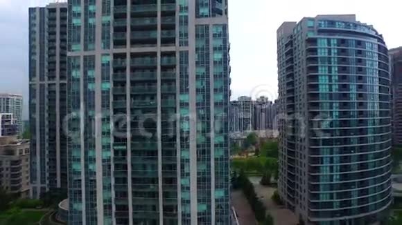 多伦多市中心4k的所有摩天大楼和塔楼现代建筑城市线视频的预览图