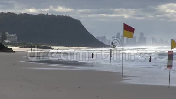 棕榈滩QLD黄金海岸澳大利亚刚刚黎明视频的预览图