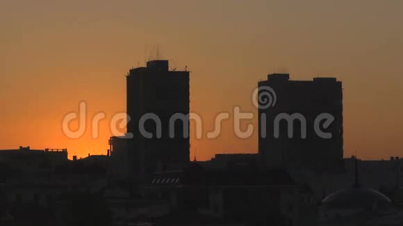 天幕全景精彩日出对城市剪影视频的预览图