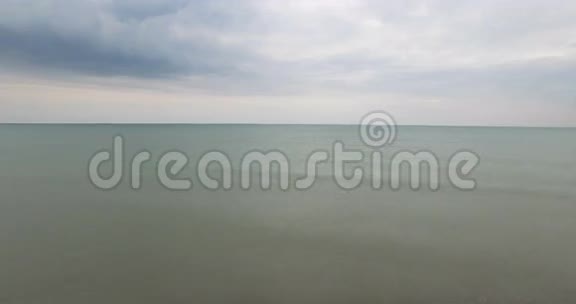 空中观景海洋地平线海滩海景视频的预览图