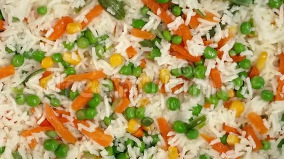 水稻和蔬菜混合物旋转视频的预览图