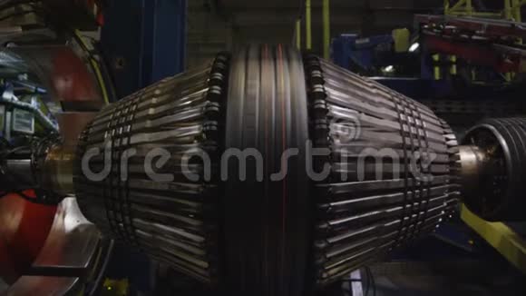 大型自动化设备生产轮胎视频的预览图