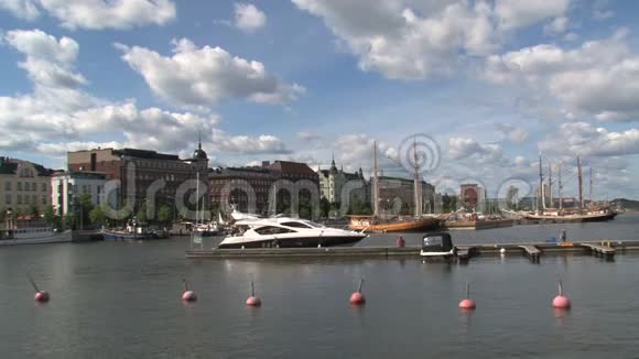 芬兰赫尔辛基市中心的港口视频的预览图