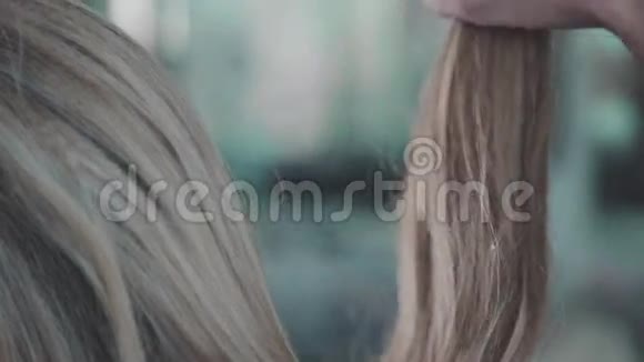 美丽健康的头发美容院史黛丽视频的预览图