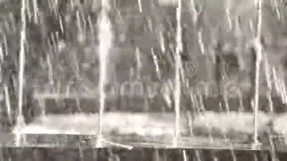 喷泉里的水滴视频的预览图