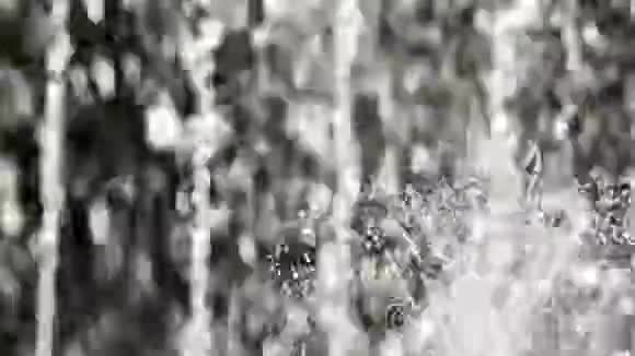 喷泉里的水滴视频的预览图