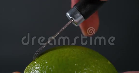 青柠檬柑橘枳壳黑背景视频的预览图