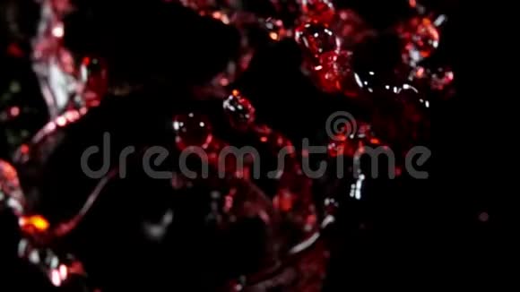 葡萄汁红酒飞到镜头前视频的预览图
