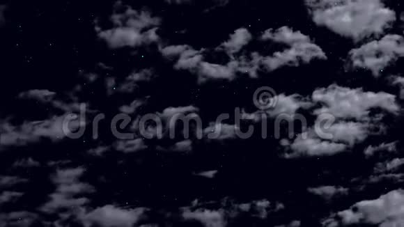 夜空中漂浮着云视频的预览图