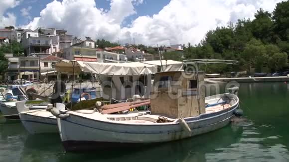 希腊塔索斯港利马纳里亚渔船视频的预览图