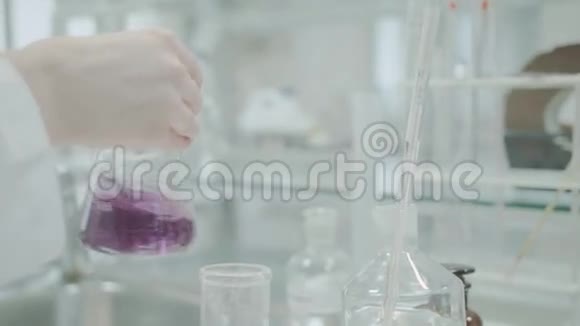 实验室4k果汁质量测试视频的预览图