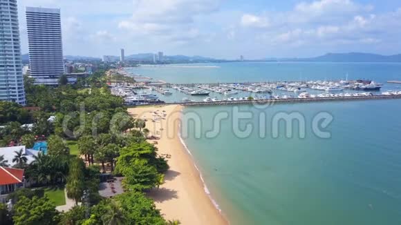 泰国芭堤雅海滩的鸟瞰图视频的预览图