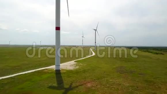 克里米亚海星山风电场的鸟瞰图视频的预览图