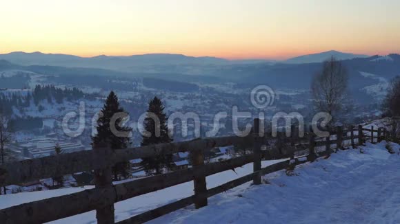 冬走山夕阳村视频的预览图