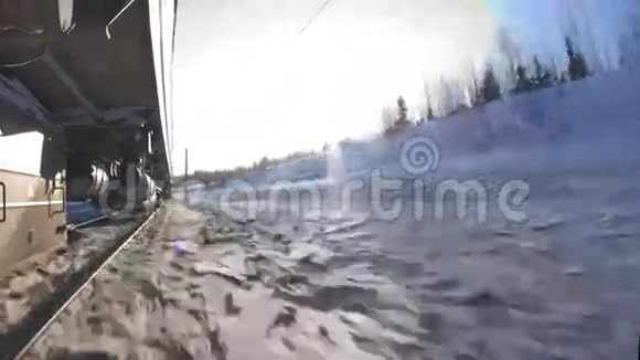 地铁西伯利亚铁路上火车的移动视频的预览图
