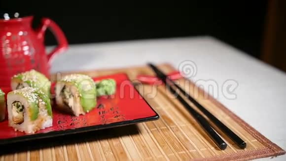 绿色寿司食品的潘动视频的预览图