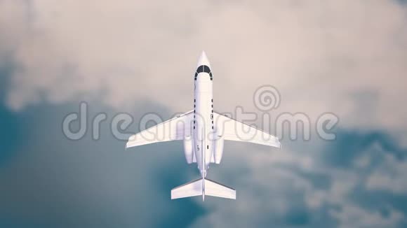 飞机在蓝天的云中飞行在白天的阳光和云中飞行飞机飞机夏季视频的预览图